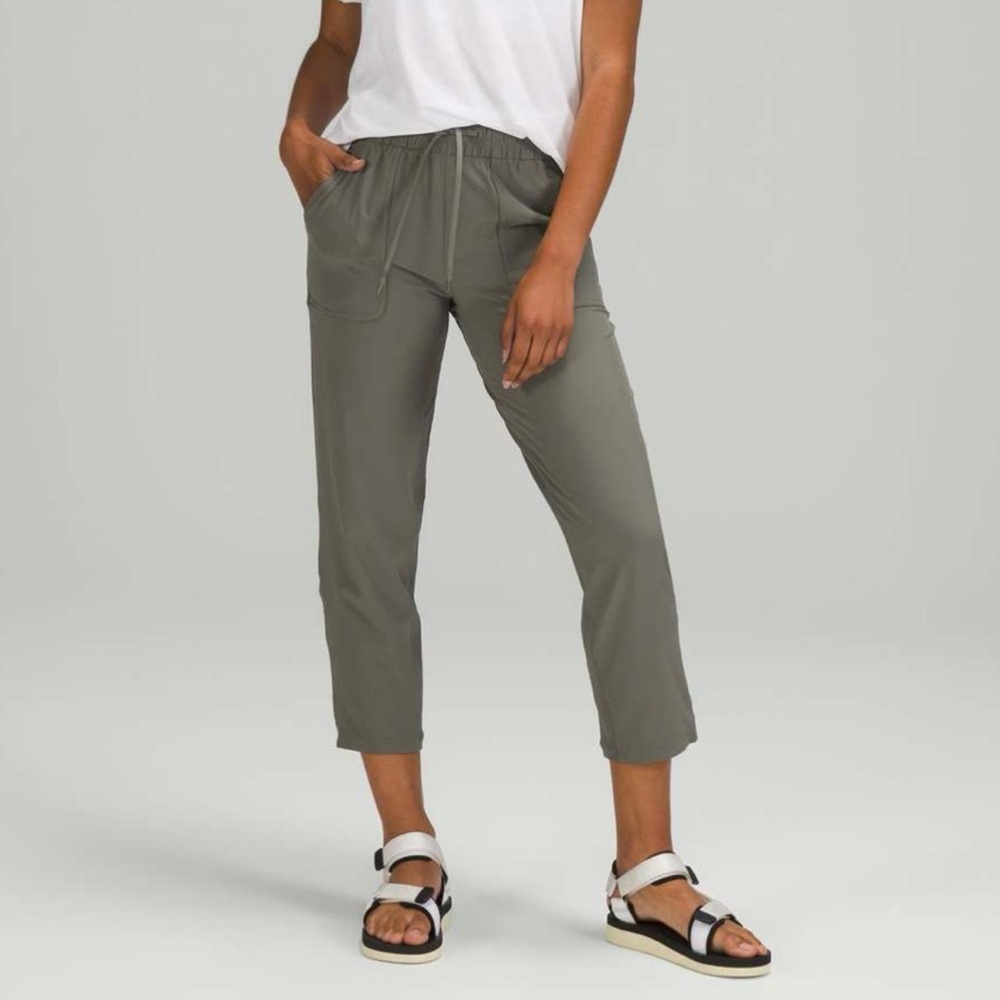 NWT Lululemon Beyond the Studio Crop